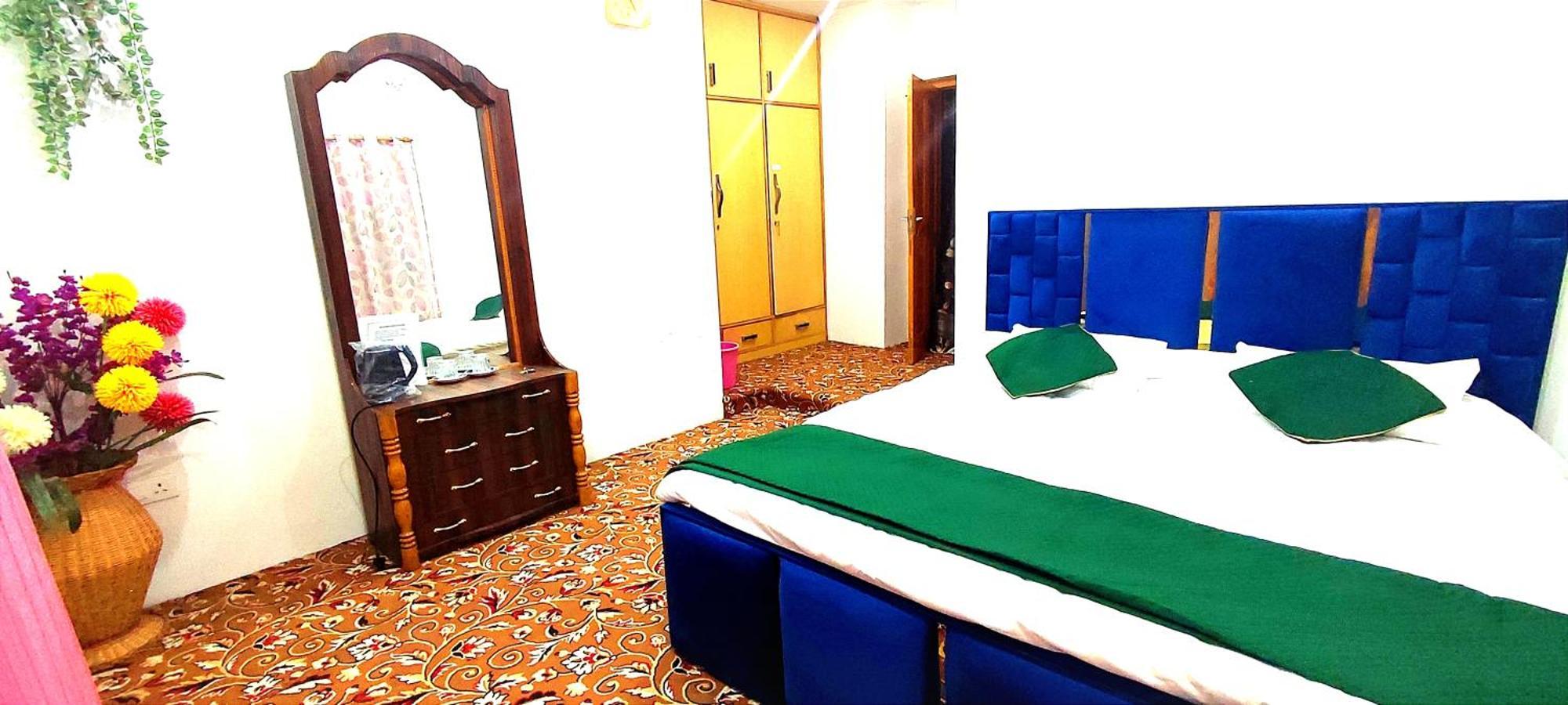 The Clover Inn Srīnagar エクステリア 写真